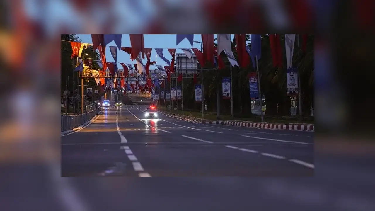 İstanbul'da Cumhuriyet Bayramı tören provası nedeniyle bazı cadde ve yollar trafiğe kapatıldı