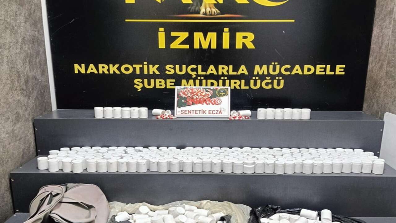İzmir Torbalı'da gömülü 17 bin 528 uyuşturucu hap bulundu