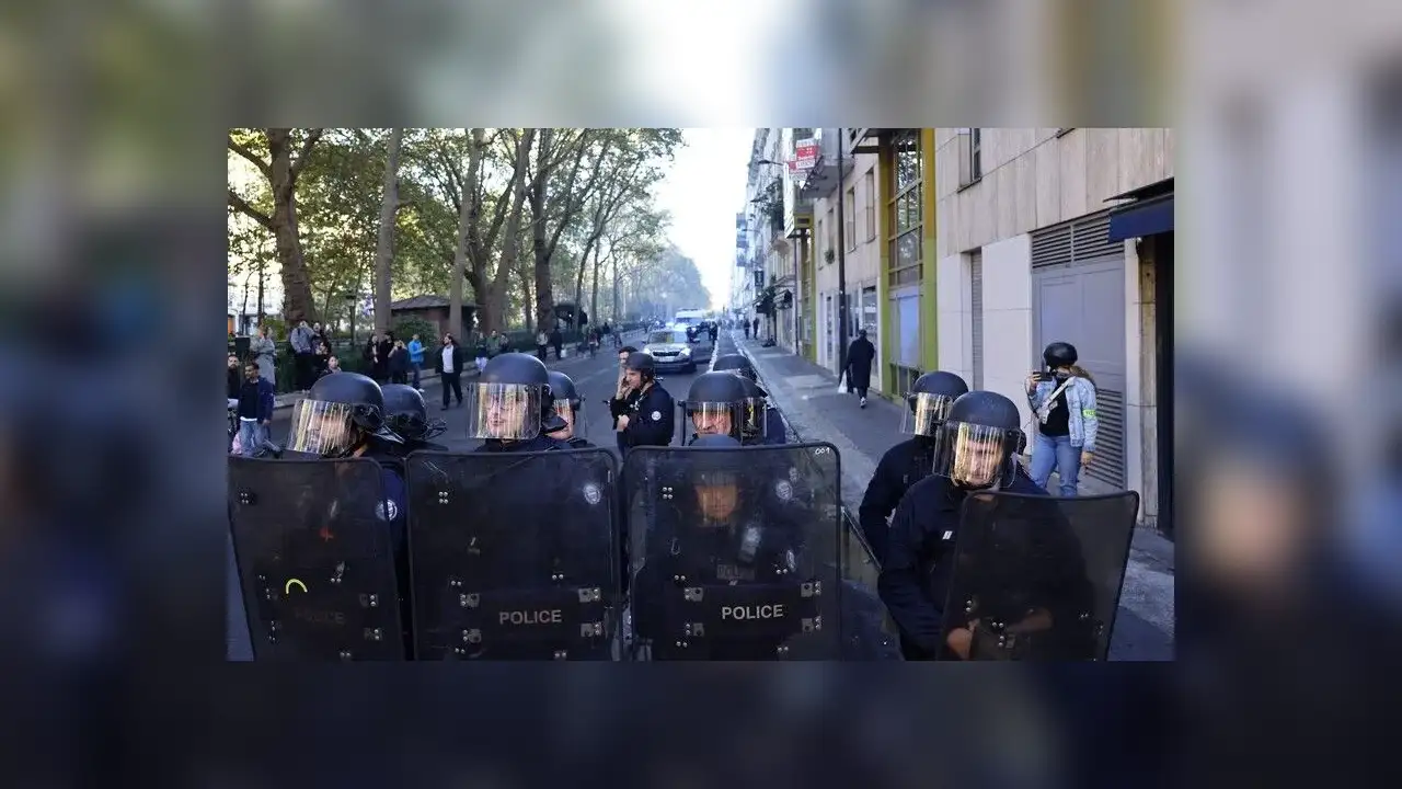 Fransa'da yasaklanan yerlerde eylem yapanlara polis müdahalesi