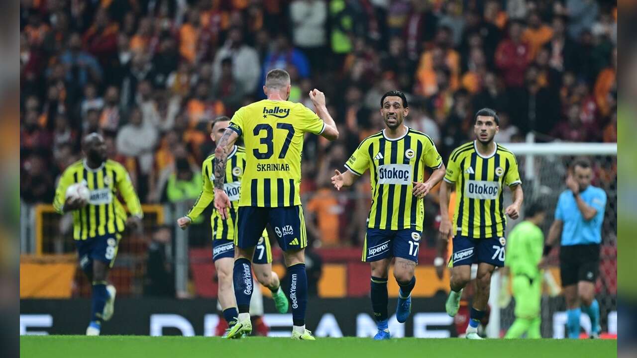 Galatasaray, Süper Lig'de Fenerbahçe'yi 2-1 yendi