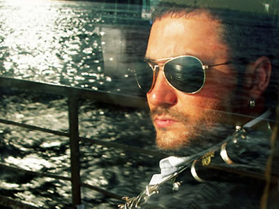 HÜSNÜ'DEN SAÇMA SAPAN HAREKETLER!