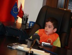 Valilik Koltuğuna Oturan Engelli Öğrenci, Okulu İçin Engelli Asansörü İstedi