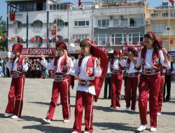 Edremit ve Beldelerde 23 Nisan Coşkusu