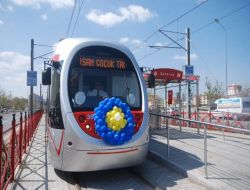 Süslenen Tramvayda Bayram Coşkusu