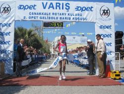 Gelibolu Barış Koşusu'nu Elvan Abeylegesse Kazandı