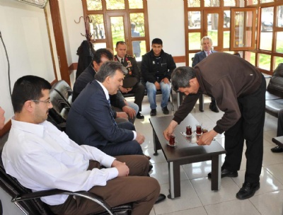 Cumhurbaşkanı Gül, Taksicilerin Çayını İçti!