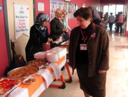 Anneler Lezzetleriyle Yarışırken, Çocukları Oyuncakta Ter Attı
