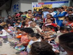 Minik Öğrenciler Belediye Başkanından Kültürel Etkinliklere Ücretsiz Ulaşım İstedi