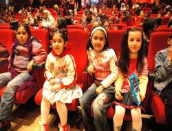 Vitamin Amca'yı Çocuklar Oynadı