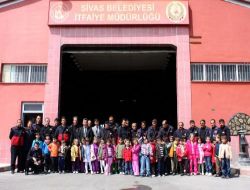 Minik Öğrenciler İtfaiyeyi Yerinde Tanıdı