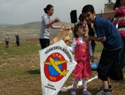 Siirt'te İlköğretim Öğrencilerine Uçurtma Şenliği