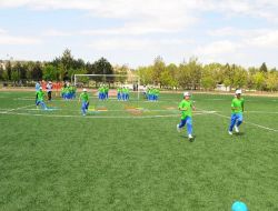 Atletizm Şenliğinde Çocuklar Dostluk İçin Koştu
