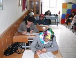 Kitap Okuyan Veliler Sınavdan Geçirildi