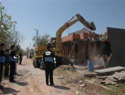 Gemlik'te 6 Kaçak Ev Yıkıldı!