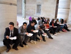 Üniversite Öğrencileri Mezuniyet Mevlidi Okuttu