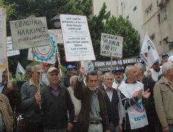 İskenderun'da Sendikalar 1 Mayıs Kutlamalarında İkiye Bölündü