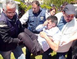 Şehit Cenazesinde Gazi Ezilme Tehlikesi Geçirdi!