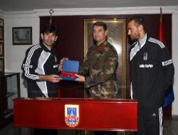 Beşiktaşlı Futbolculardan Jandarmaya Başsağlığı Ziyareti