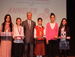 Anneler Günü Programında Ygs 9.'su Öğrencinin Annesi Ödüllendirildi