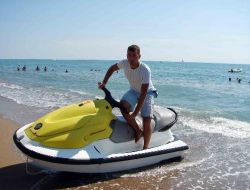 Jet-sky Kaçıran Çocuk Kadına Çarptı