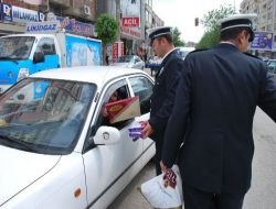 Polis Ceza Yerine Çikolata Verdi