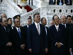 Cumhurbaşkanı Gül, Toyota'nın Elektrikli Yeni Aracını Denedi!