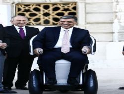 İ-Real'e Binen Cumhurbaşkanı Gül, Elektrikli Aracın Türkiye'de Üretilmesini İstedi!