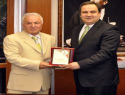 Gesob, Belediye Başkanı Aksu'ya Plaket Verdi