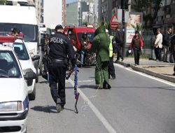 Otobüs Durağındaki Şüpheli Kasa Fünye İle Patlatıldı