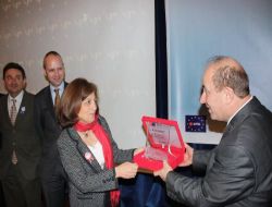 Vali Öztürk: Sanayi, Tarım Ve Hizmet Sektörünün İhtiyaçlarına Göre İnsan Yetiştirilmeli