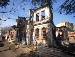 Tarihi Sırrı Paşa Konağı'nın Restorasyonu Sürüyor