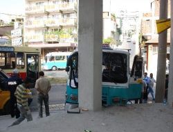 İzmir'de Trafik Kazası: 6 Yaralı