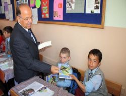 Minik Şairlerin Şiirlerinden Oluşan Kitap Öğrencilere Dağıtıldı