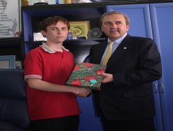 Edremit Belediye Başkanı Kılıç, Özel Özcan Anadolu Lisesi'nin Öğrencilerini Ödüllendirdi
