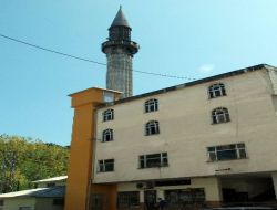 Yaşlıların Rahatlığı İçin Camiye Asansör Sistemi Yaptılar