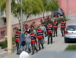 Çaldıkları İneği Kesip Satmaya Giderken Yakalandılar