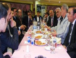 Bitlis'ten Türkmenistanlı Vali Ve Eşi Geçti