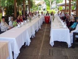 AK Partili Kadınlar Şehit ve Gazi Annelerini Unutmadı