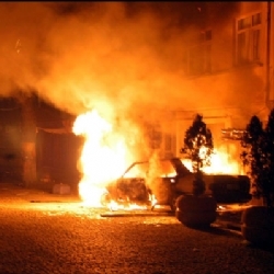 Maltepe'de 5 Araç Kundaklandı!