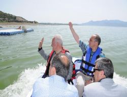 Burdurlular Baharın Gelişini Göl Kenarında Kutladı