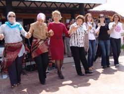 Çanakkaleli Anneler Günlerini Horon Teperek Kutladı