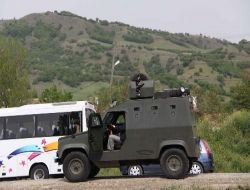 Cumhurbaşkanı Gül'e Sunulacak Sevgi Bayrağı, Amasyalı Atletlere Teslim Edildi!