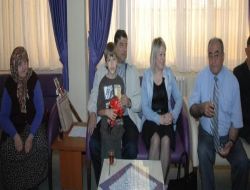 Bornova Belediye Başkanı, Anneler Günü'nde Huzurevini Ziyaret Etti