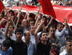 Şehit Cenazesinde Kürşat Tüzmen'e Provokasyon Kokan Tepki