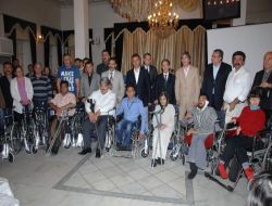 Eyüp Belediyesi, Engellilere Tekerlekli Sandalye Dağıttı