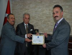 Trilyonluk Projelere İmza Attığı Halde Borcu Olmayan Sav Belediyesi'ne Teşekkür Belgesi Verildi