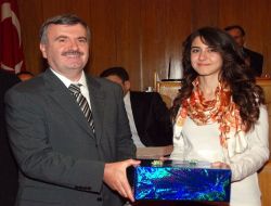 Konya'da Ygs'de İlk 100'e Giren Öğrencilere Büyükşehir Belediyesi'nden Ödül
