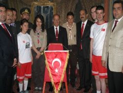 Sevgi Bayrağı Cumhuriyetin Temellerinin Atıldığı Sivas'ta..