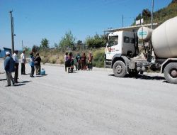 Tozdan Bıkan Köylülerin Eylem Yaptığı Yolu Kaymakam Trafiğe Kapattı