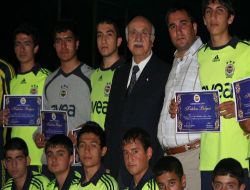 Fenerbahçe Spor Kulübü, Gaziantep Futbol Okulu'nda Katılım Belgeleri Dağıtıldı!